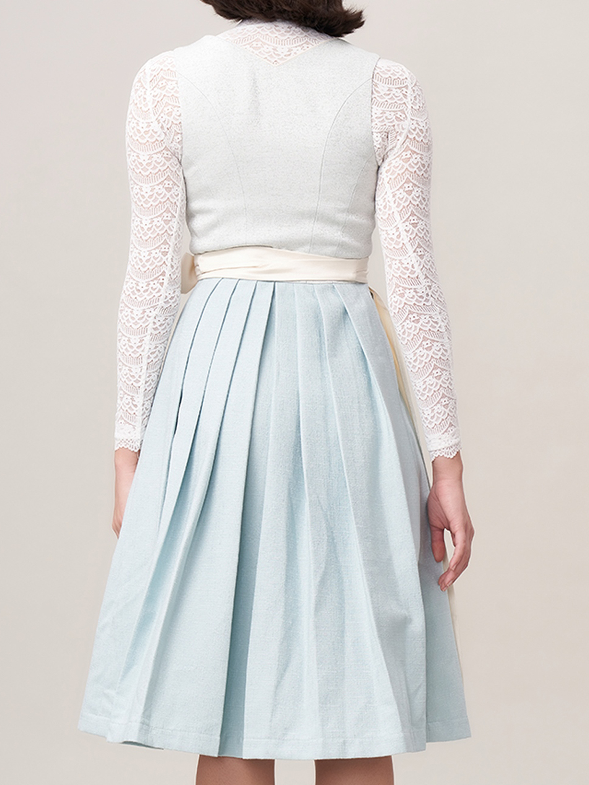 Olivgrünes Dirndl mit blauen Akzenten