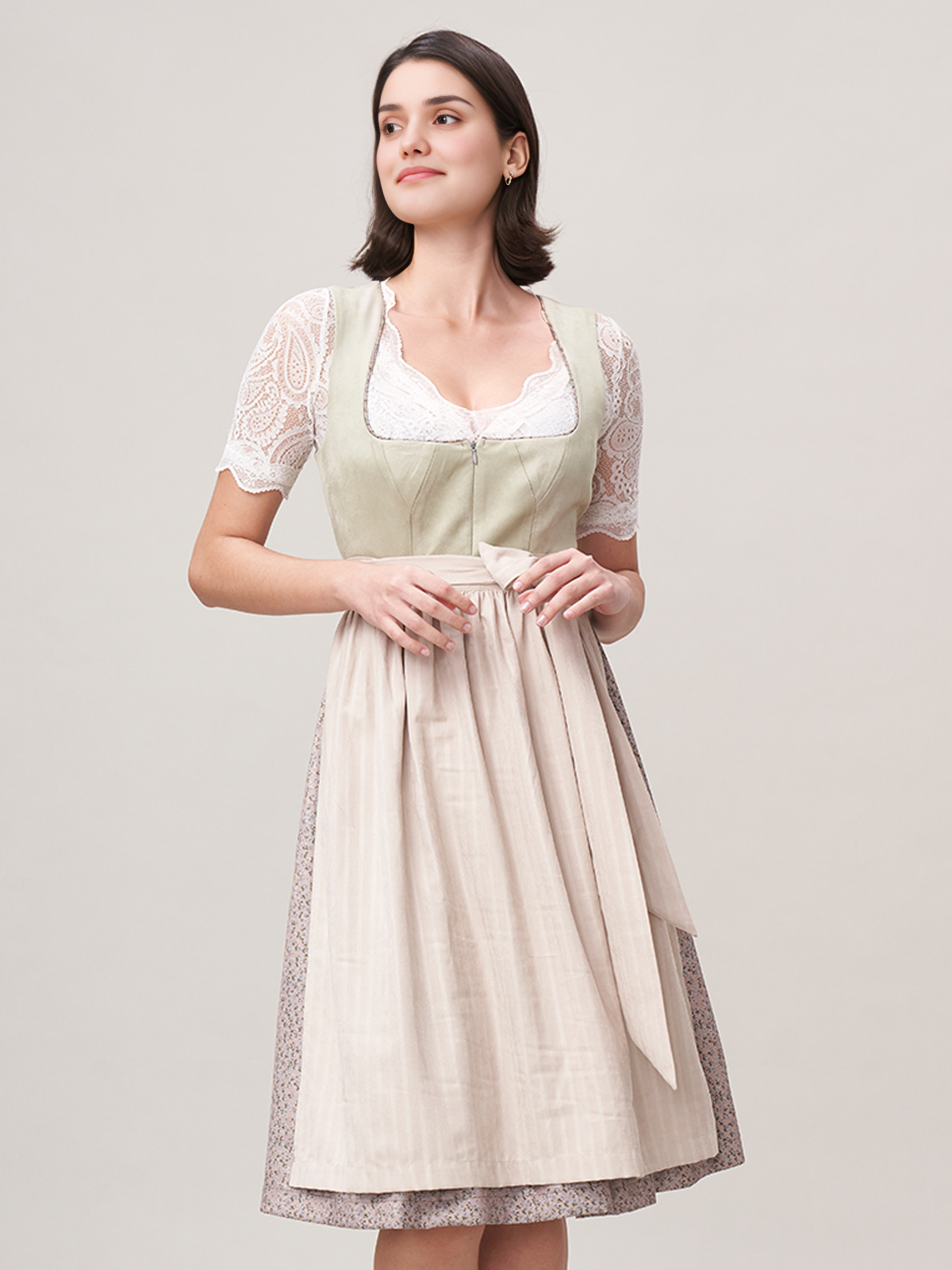Moderne Dirndlbluse in Grün