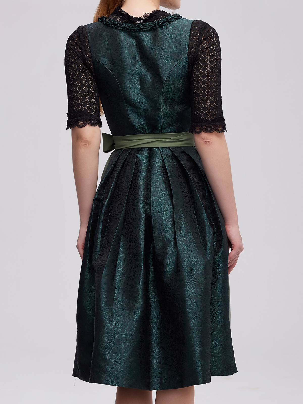 Elegantes SamtDirndl in Grün