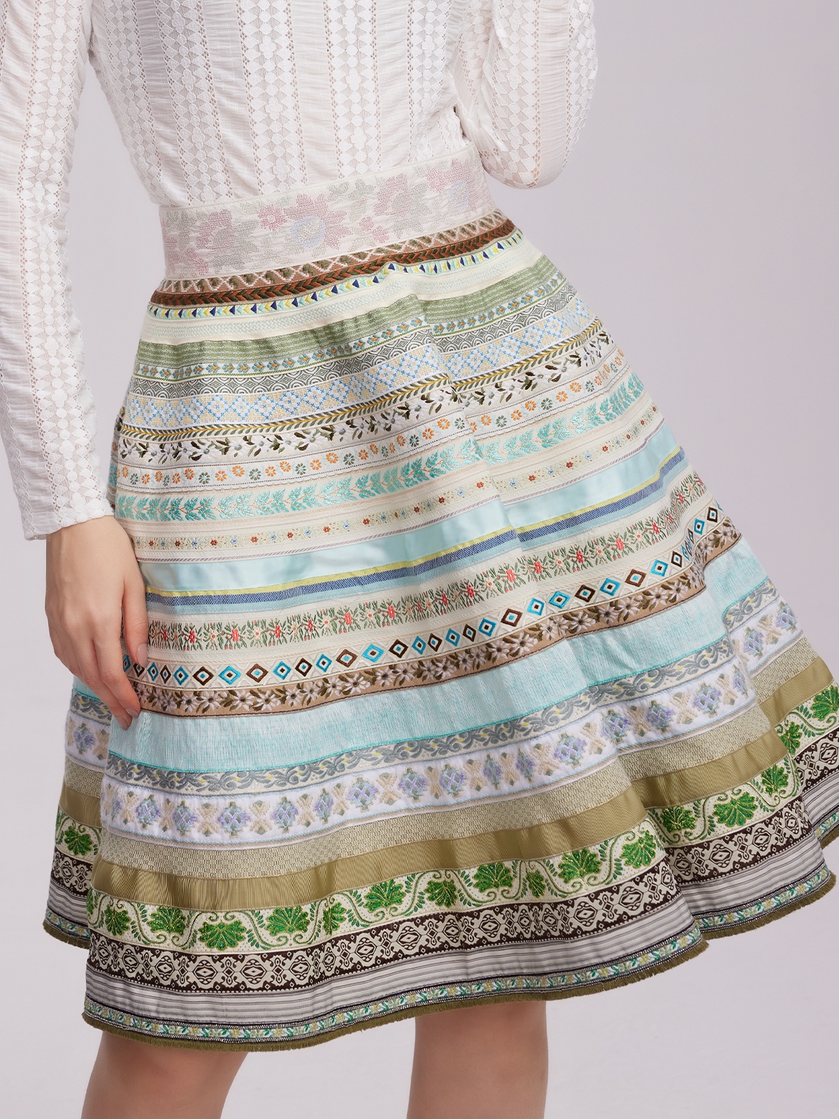 Dirndl Königsblau mit modernem Schnitt