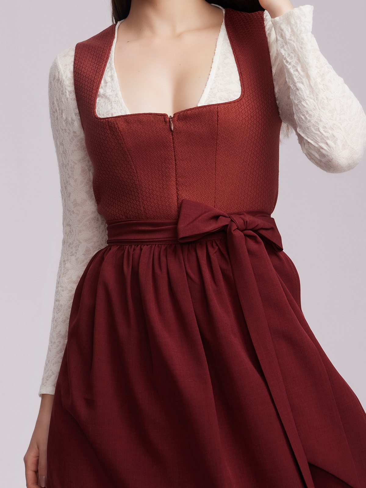 Dirndl in Rot – Eleganz und Leidenschaft