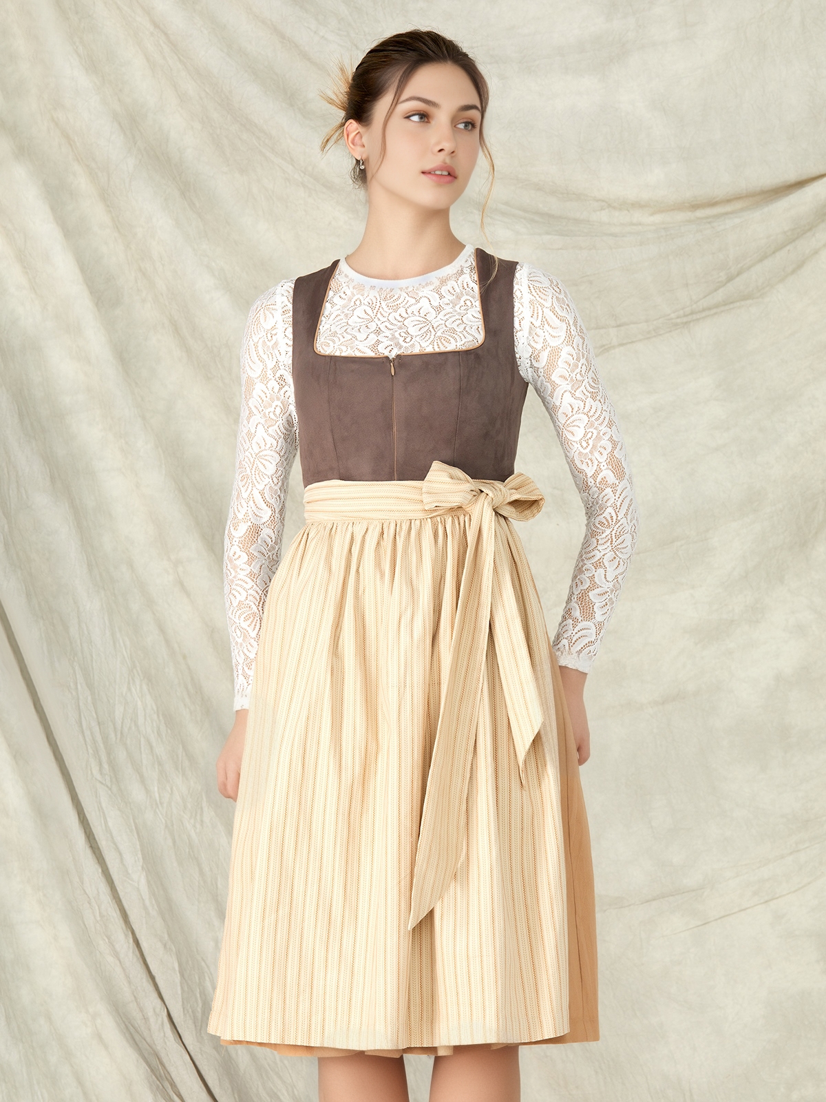 Ehreer Dirndl in Braun