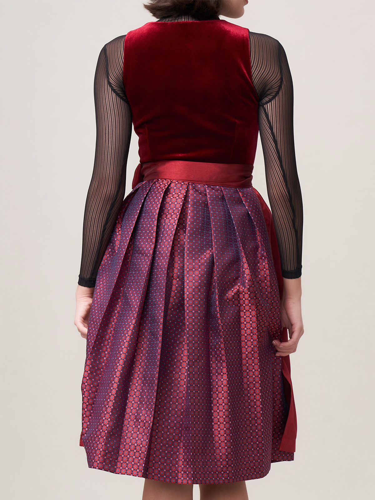 Dirndl in Rot – ein klassischer Look für festliche Anlässe