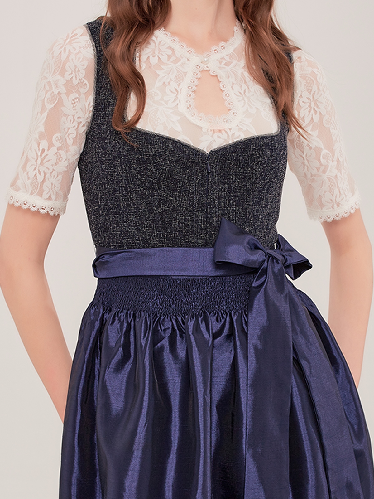 SamtDirndl Schwarz – Eleganz pur