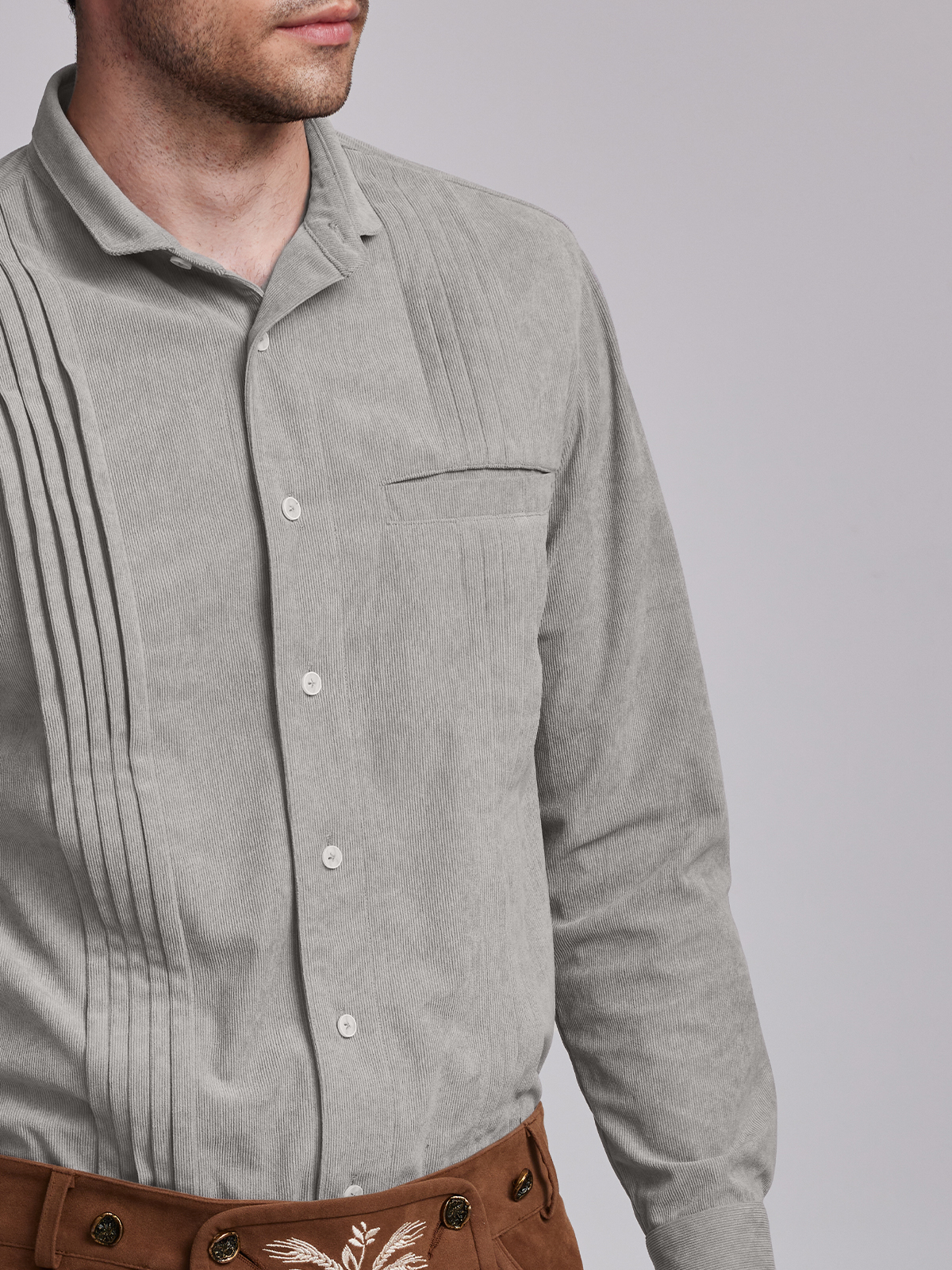 Dunkelgrüne Dirndlbluse mit grauem Dirndl