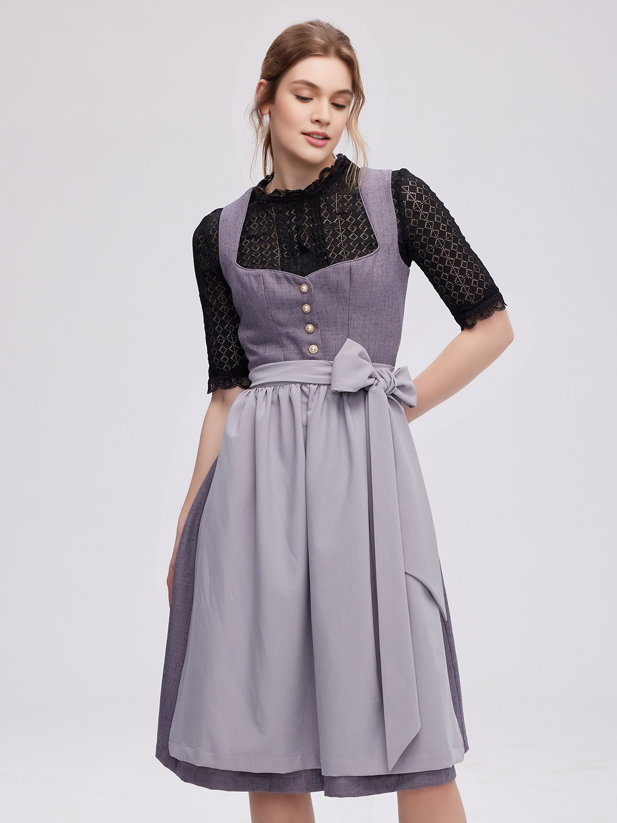 Stilvolles graues Dirndl mit traditionellem Schnitt