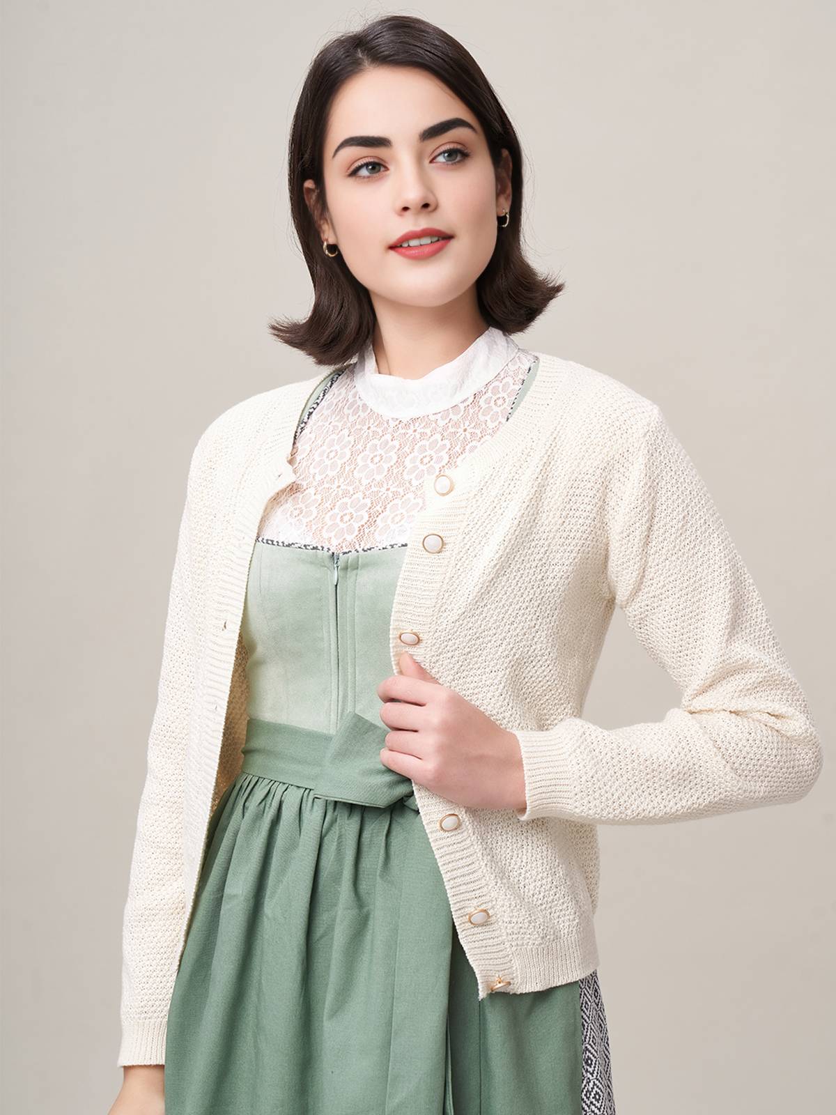 Modernes Dirndl in urbanem Stil