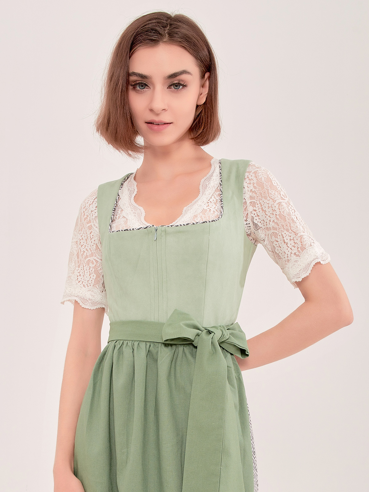 Alte Dirndl in Grün