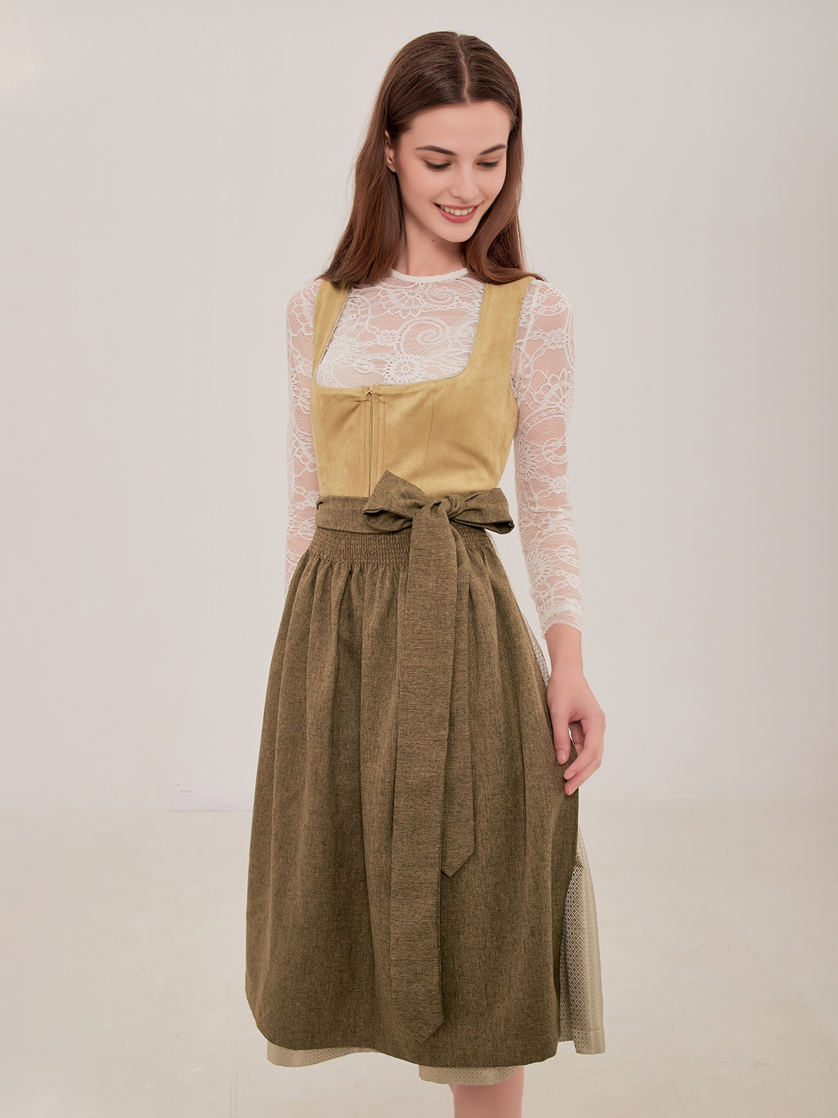 Modernes Dirndl in Grün – perfekt für festliche Anlässe