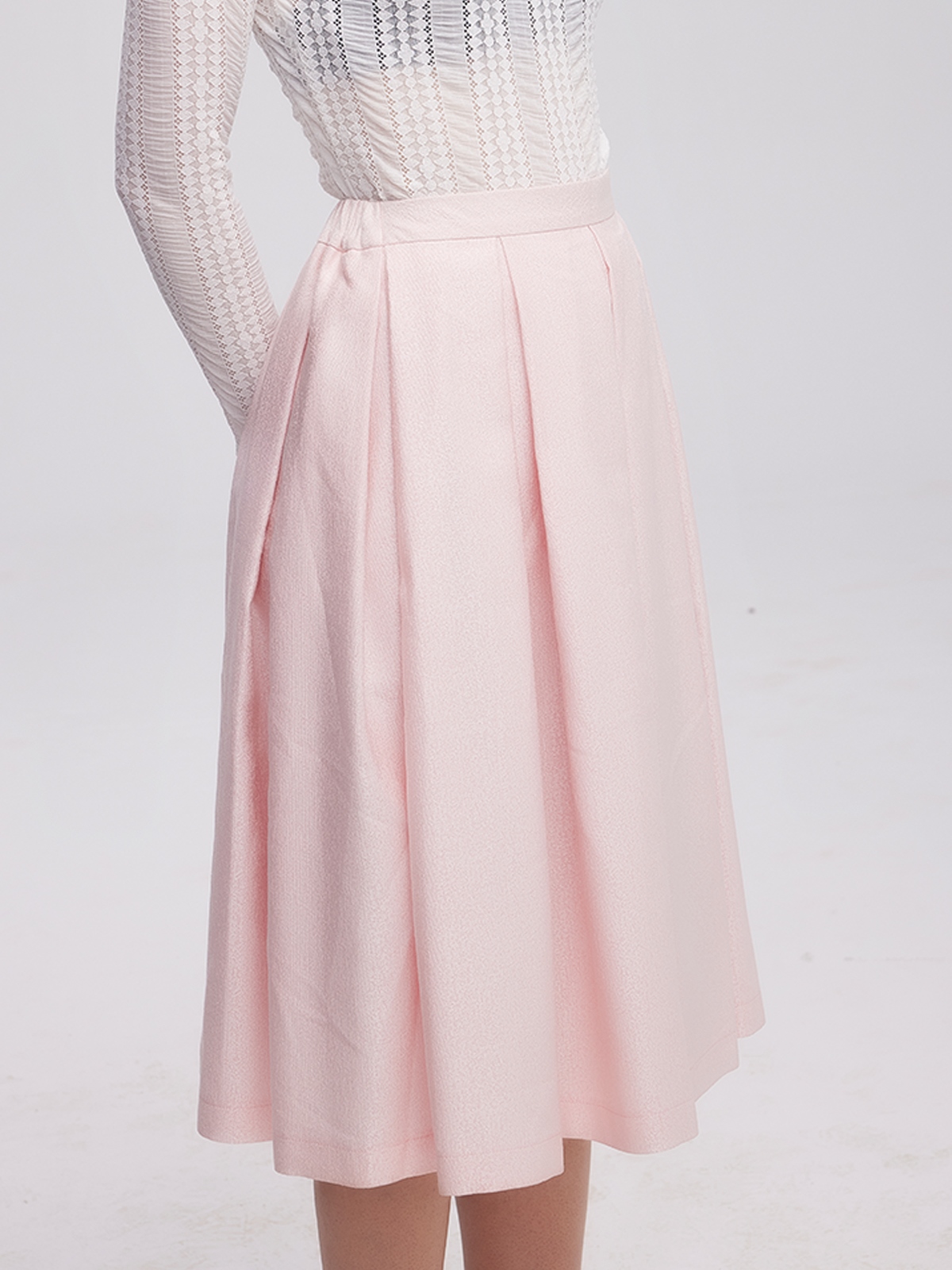 Modernes Dirndl in Rosa
