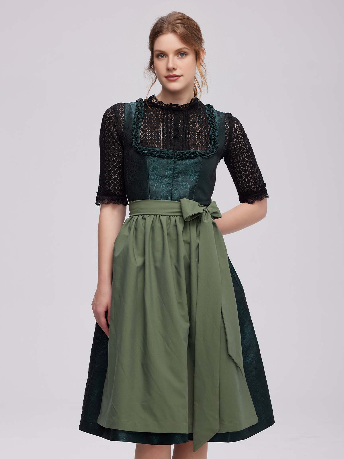 Modernes grünes Dirndl mit schlichter Eleganz