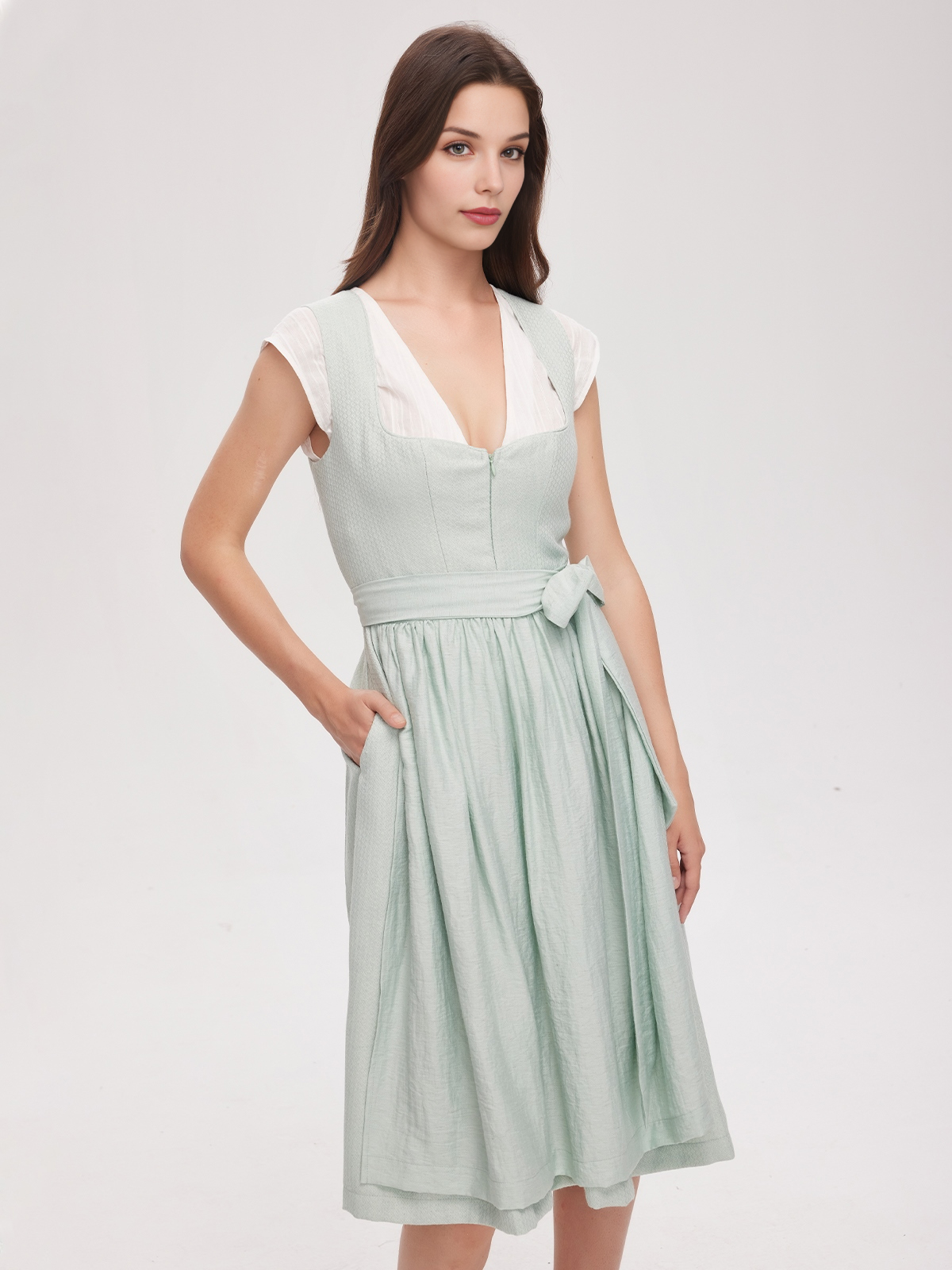 Modernes Dirndl in Beige Leinen