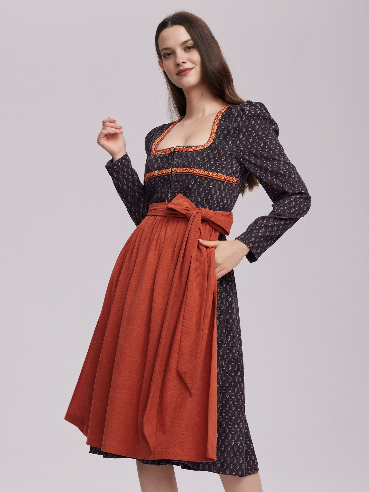 Elegantes schwarzes Dirndl