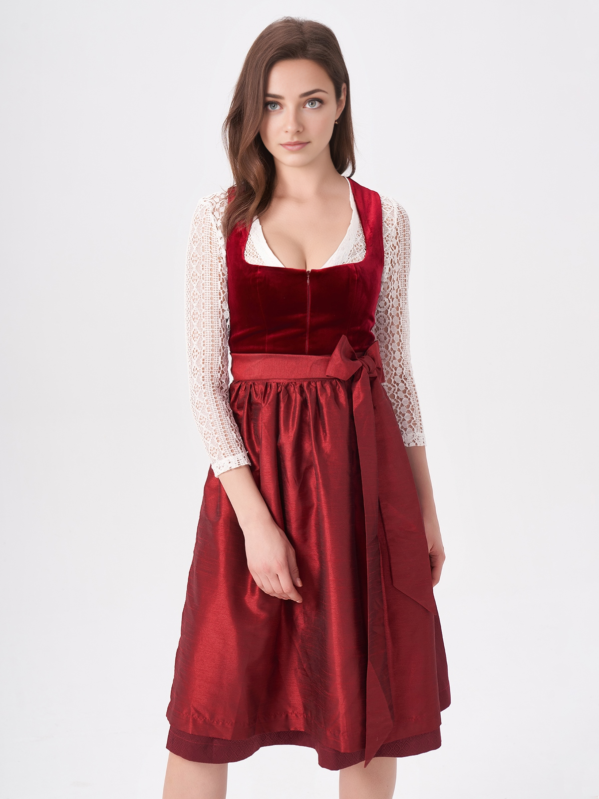 Kurzes Dirndl in Rot – perfekt für festliche Anlässe