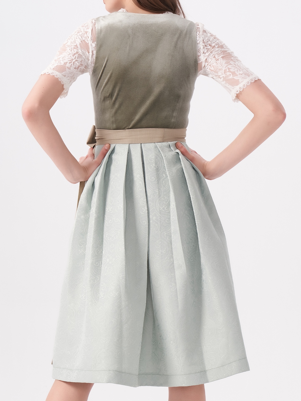 Modernes grünes Dirndl mit Samtoptik