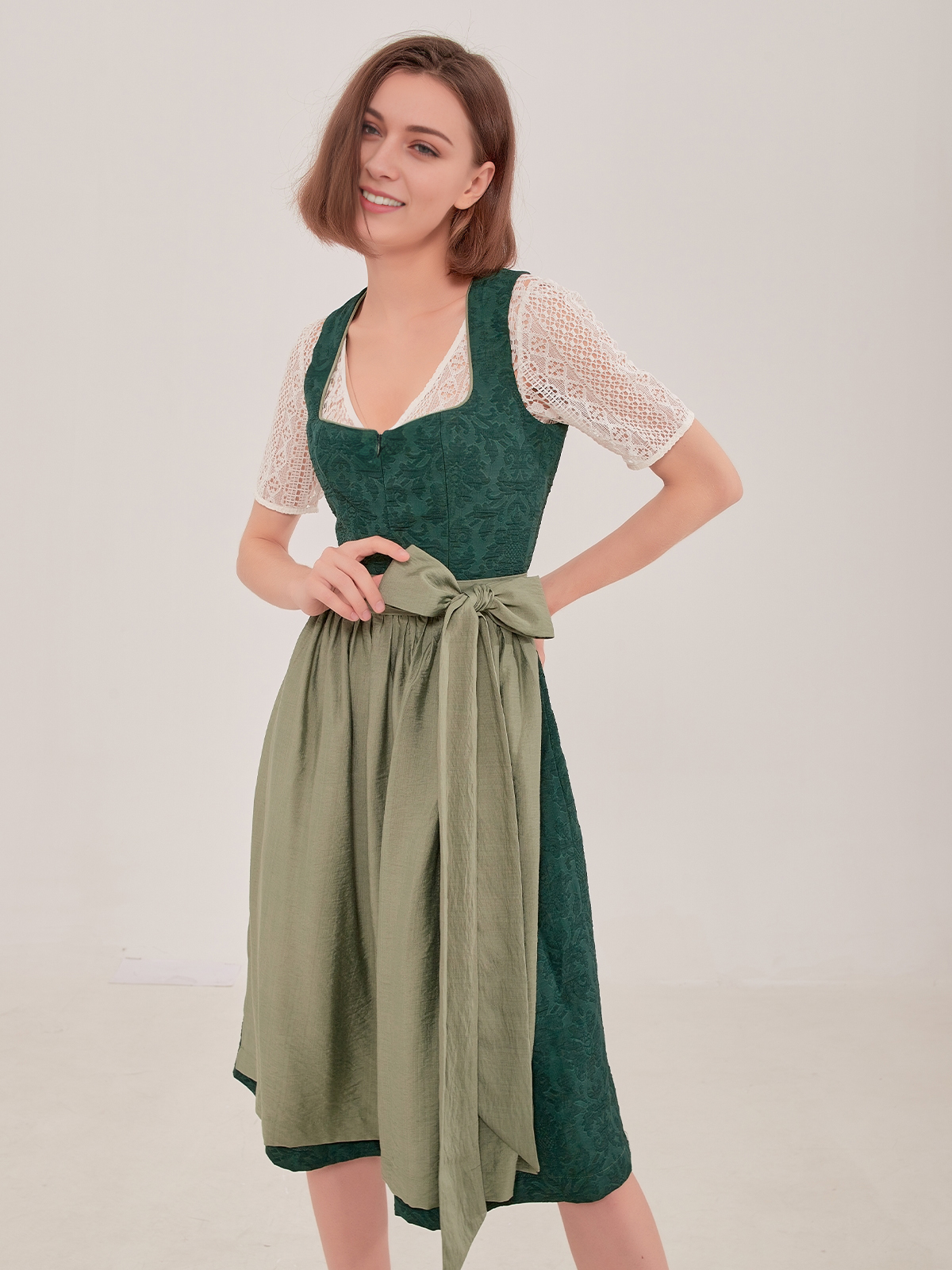 Dirndl in Grün – Eleganz und Tradition vereint