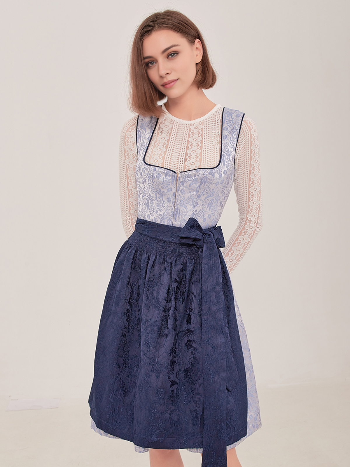 Ehreer Dirndl in Blau – zeitlose Eleganz