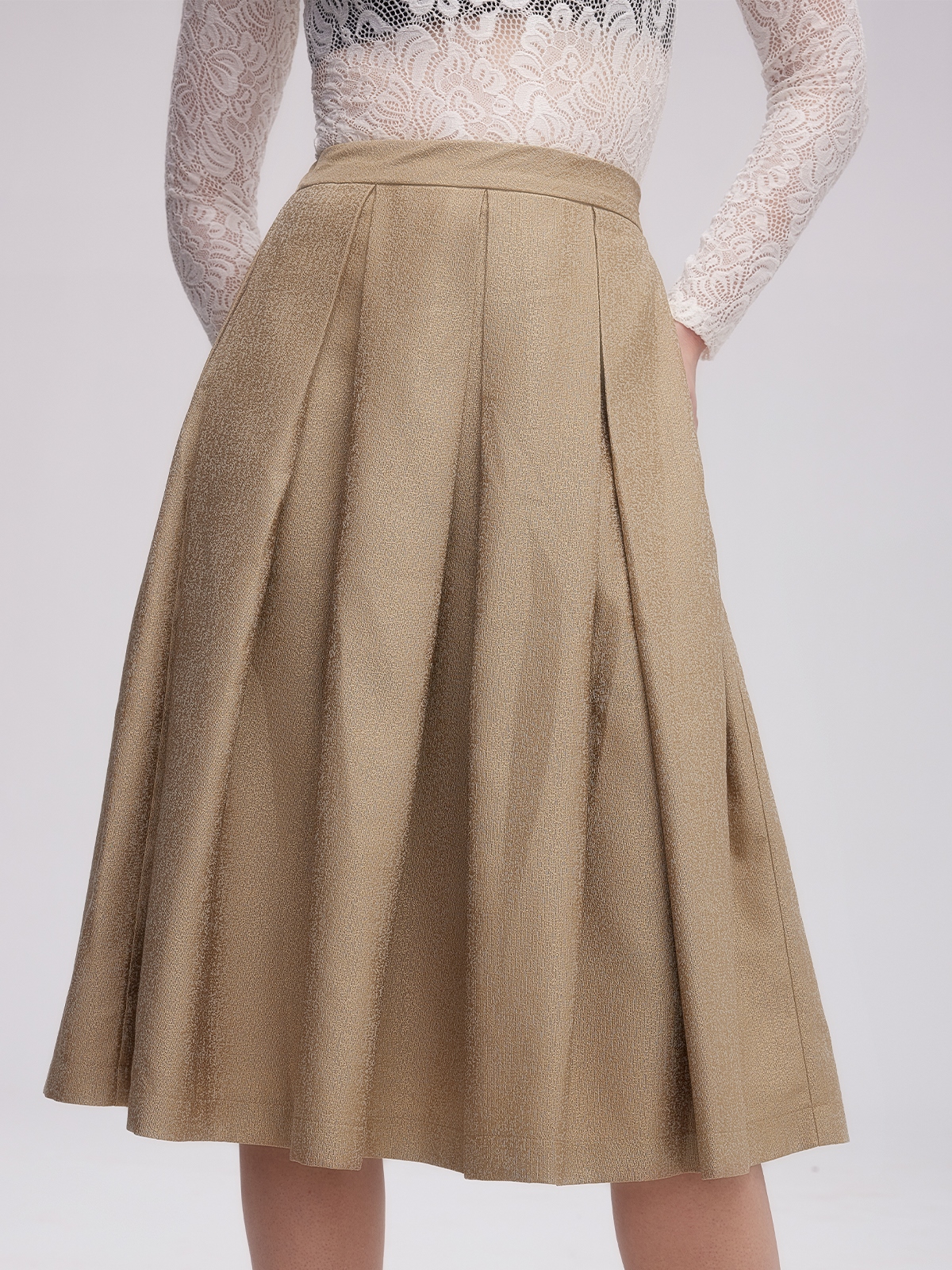 Moderner Dirndl-Look in Grün