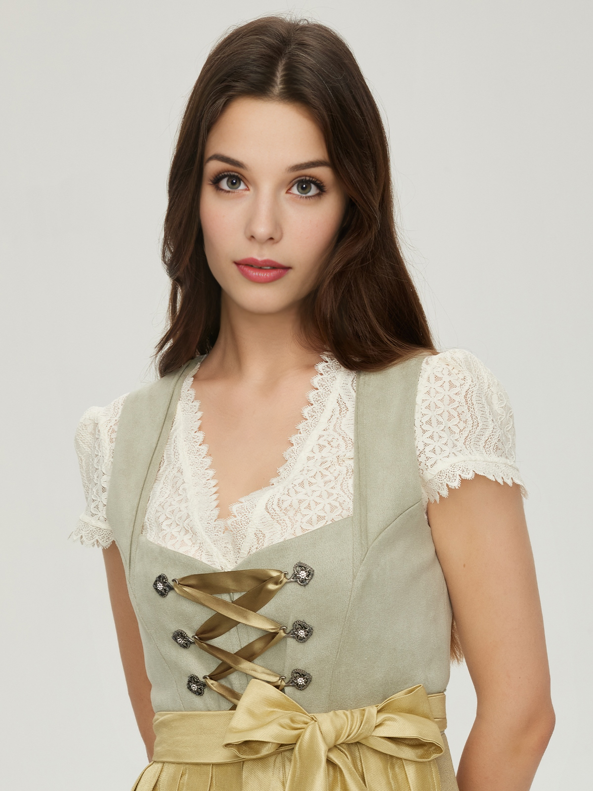 Beige Dirndl mit floralen Details