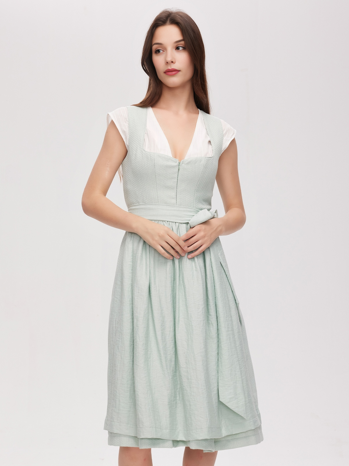 Dirndl in Rot – Eleganz und Tradition vereint