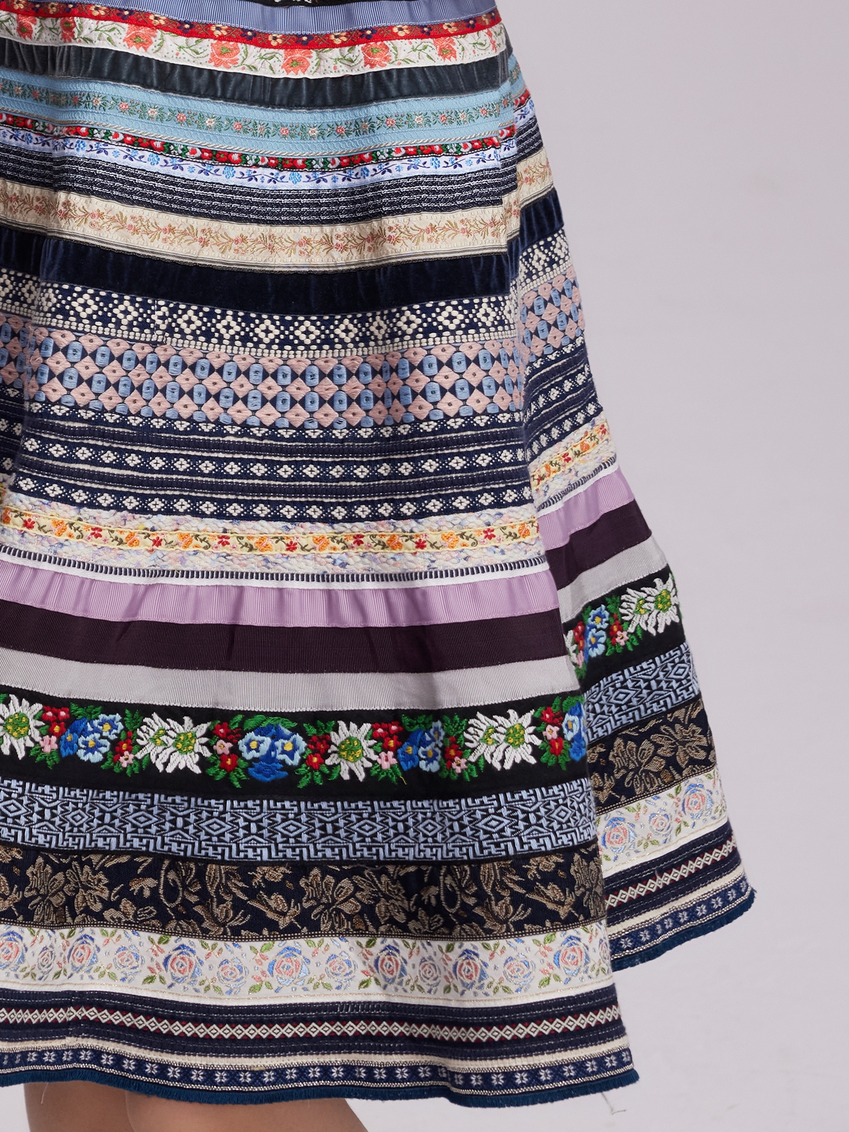 Modernes Haken Dirndl in Blau