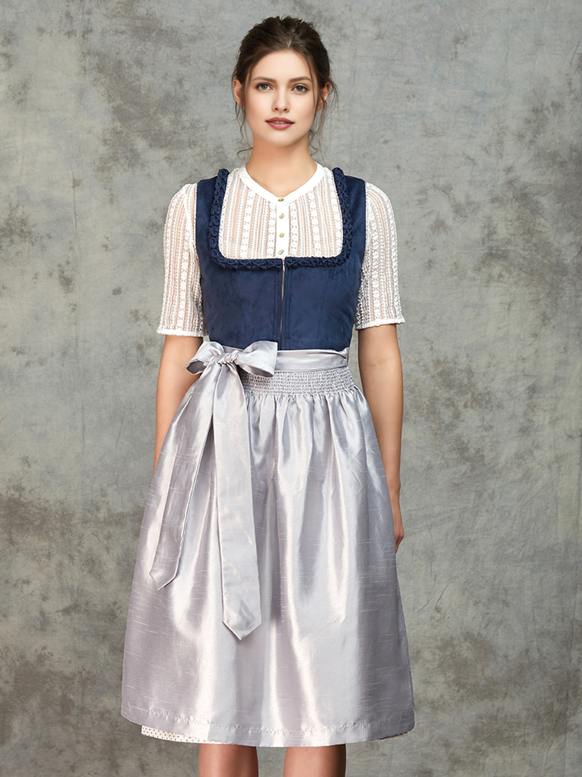 Moderne Dirndl Bluse in Blau