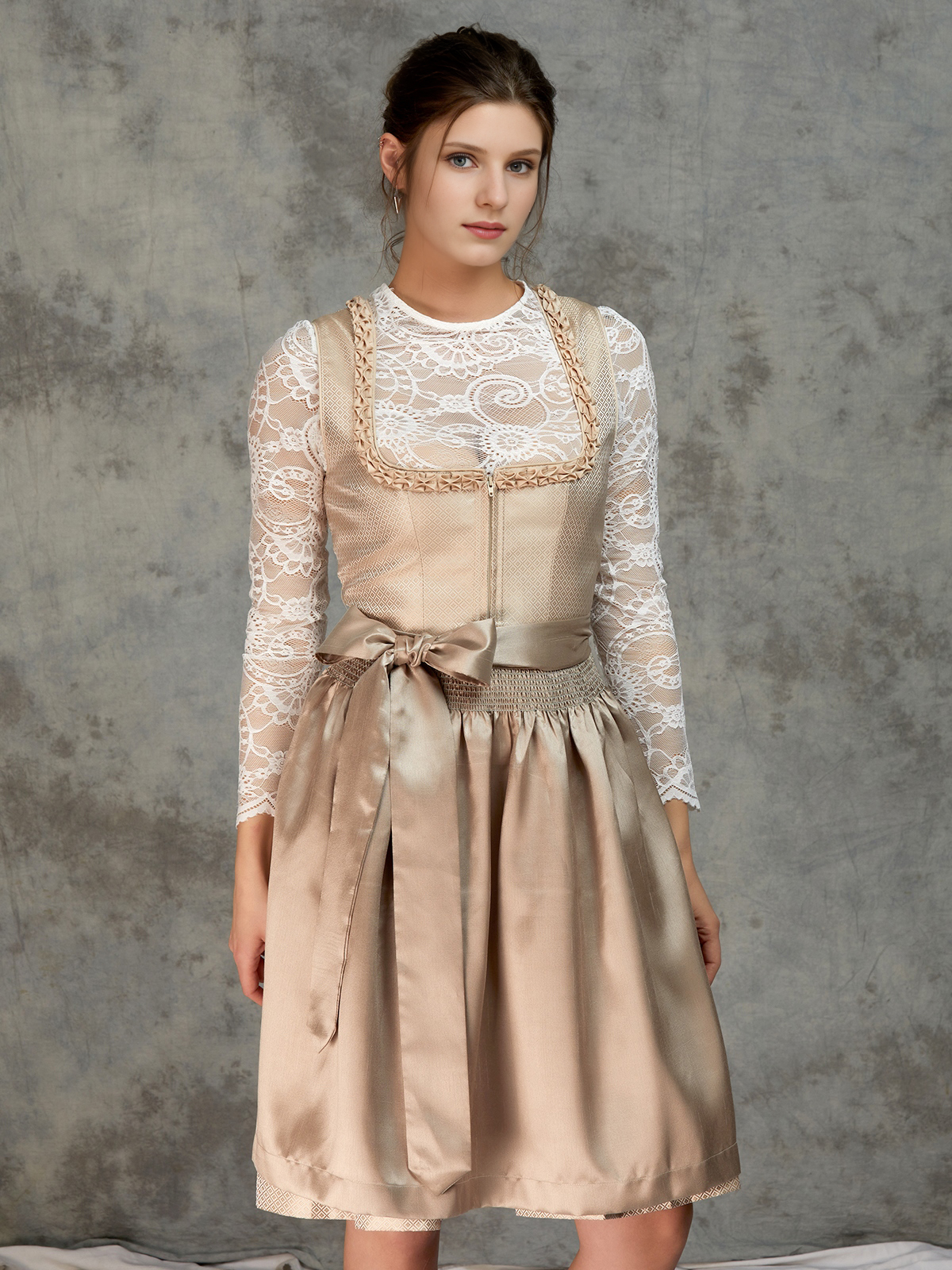 Dirndl in Beige