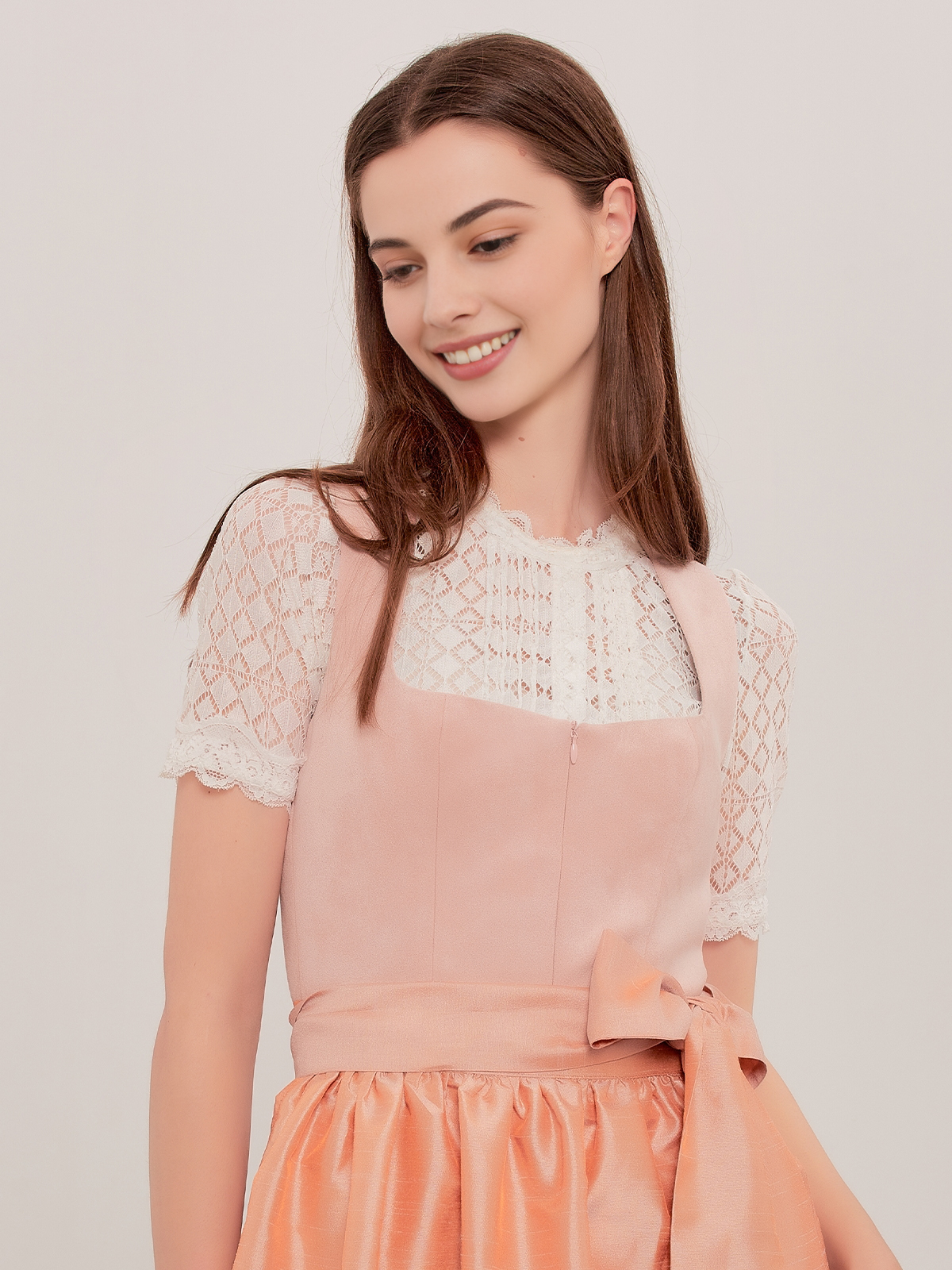 Samt Dirndl Rosa – Eleganz in Pink