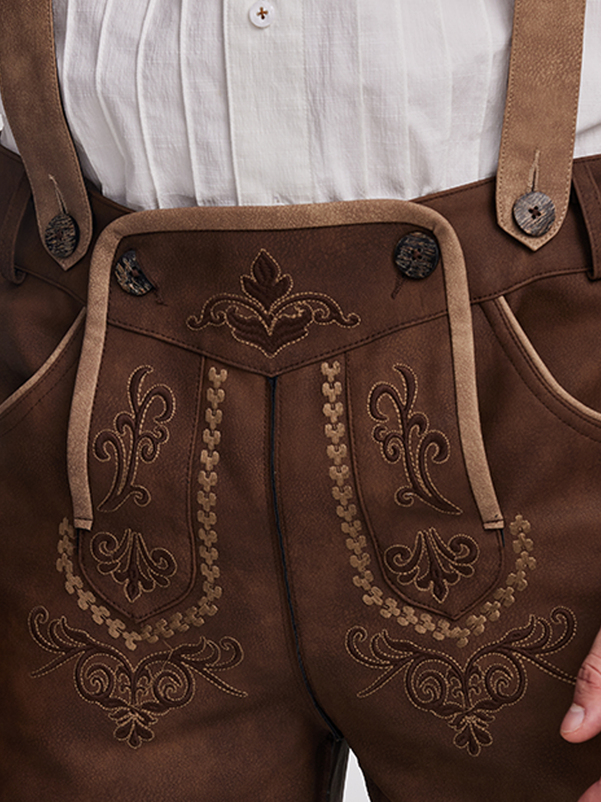 Dirndl in Braun mit feinen Details