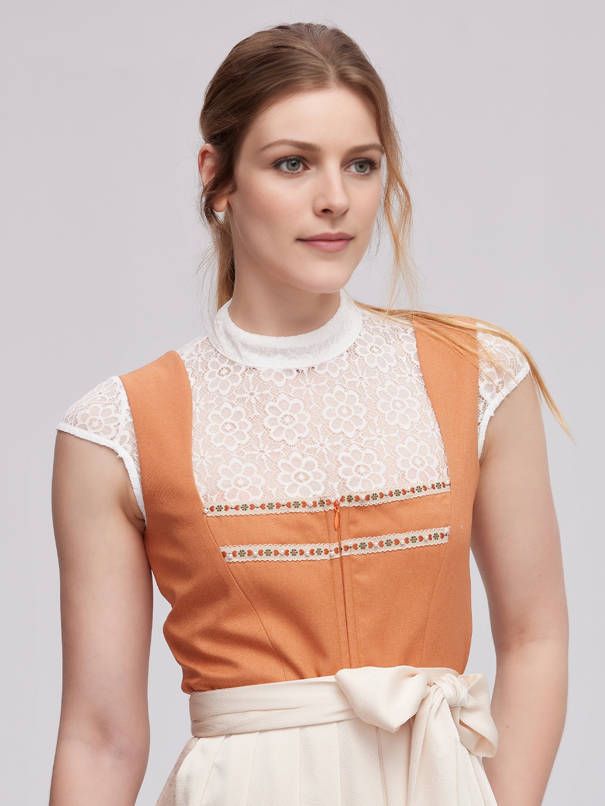 Dirndl in Orange – perfekt für festliche Anlässe