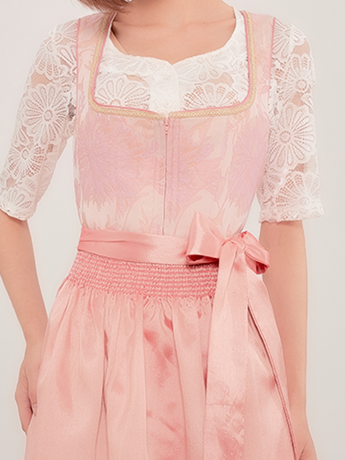 Dirndl Rot Samt in eleganter Ausführung