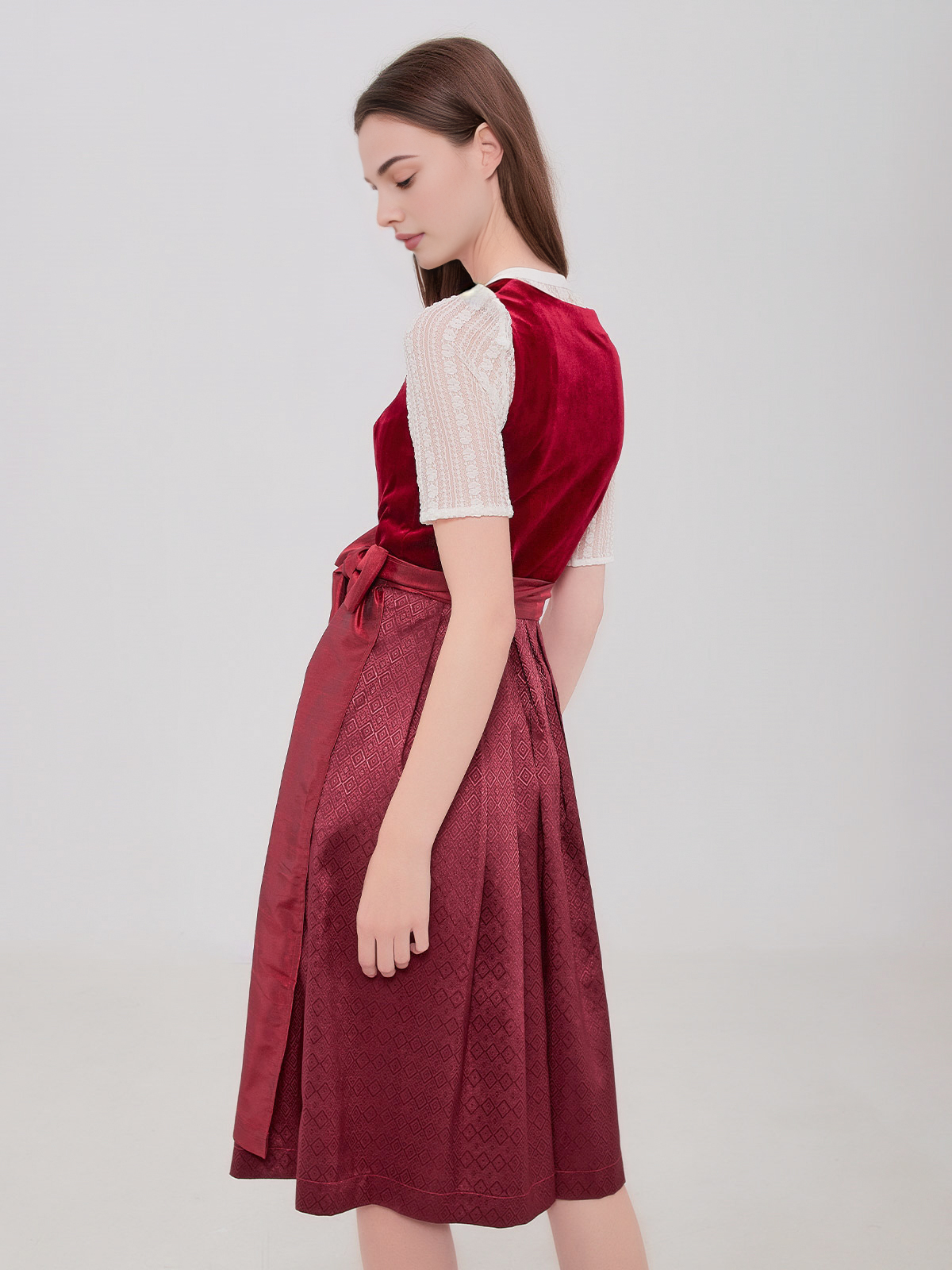 Stilvolles Dirndl in Rot