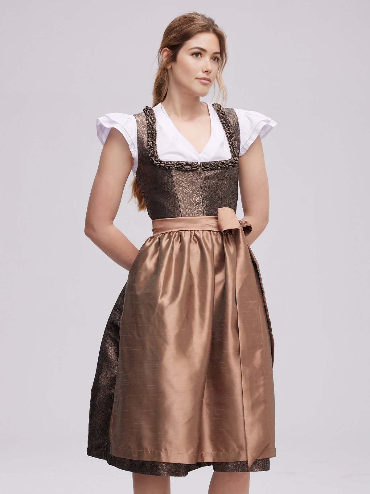Einfarbiges Dirndl in Braun