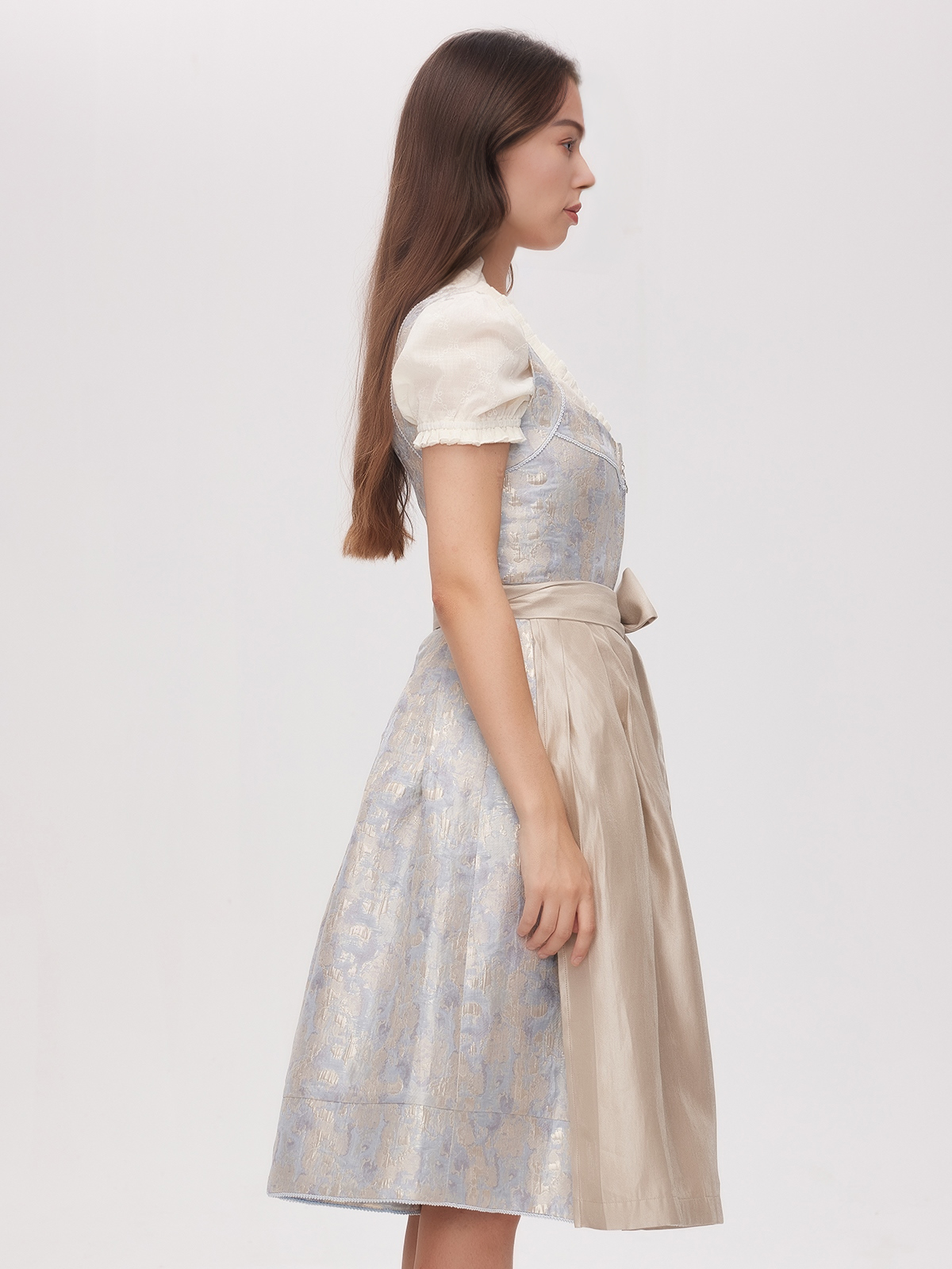 Dirndl in Blau – stilvoll und vielseitig