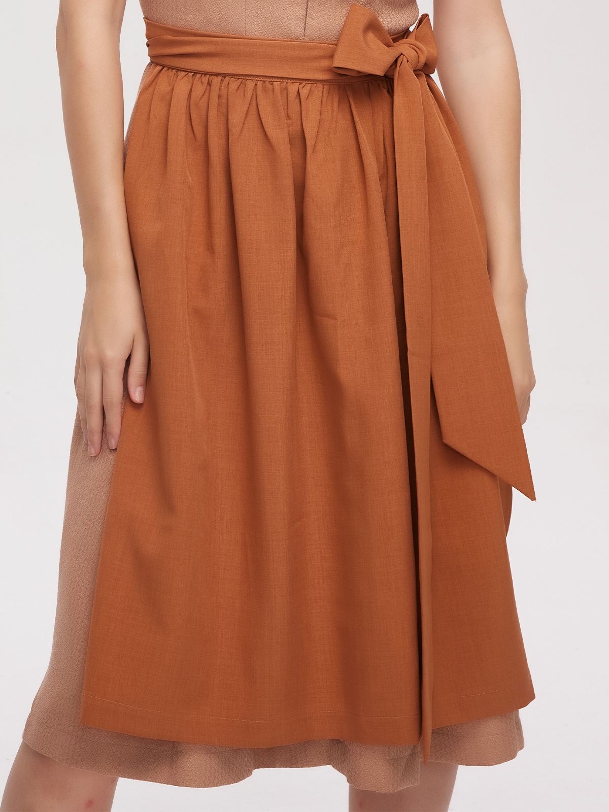 Modernes Dirndl in Braun – perfekt für den urbanen Lifestyle