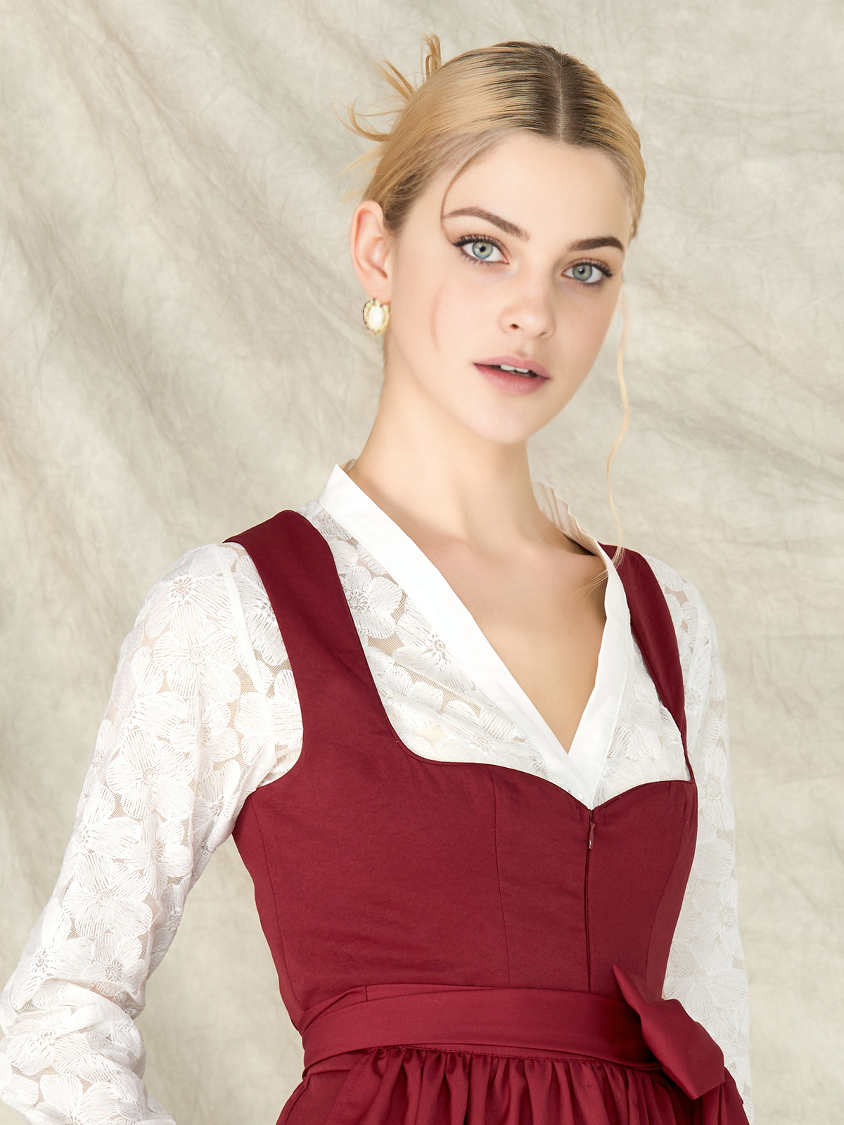 Dirndlbluse langarm weiß in Rot
