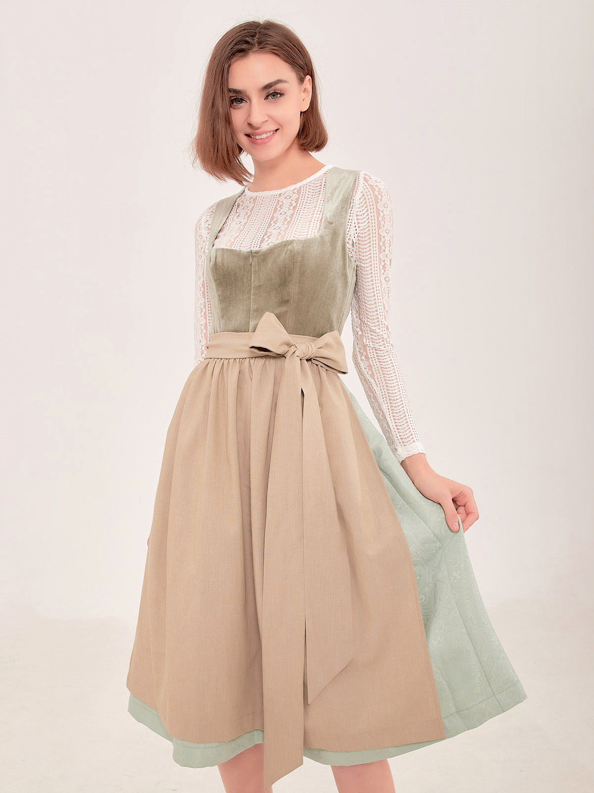 Grünes Dirndl in verschiedenen Nuancen