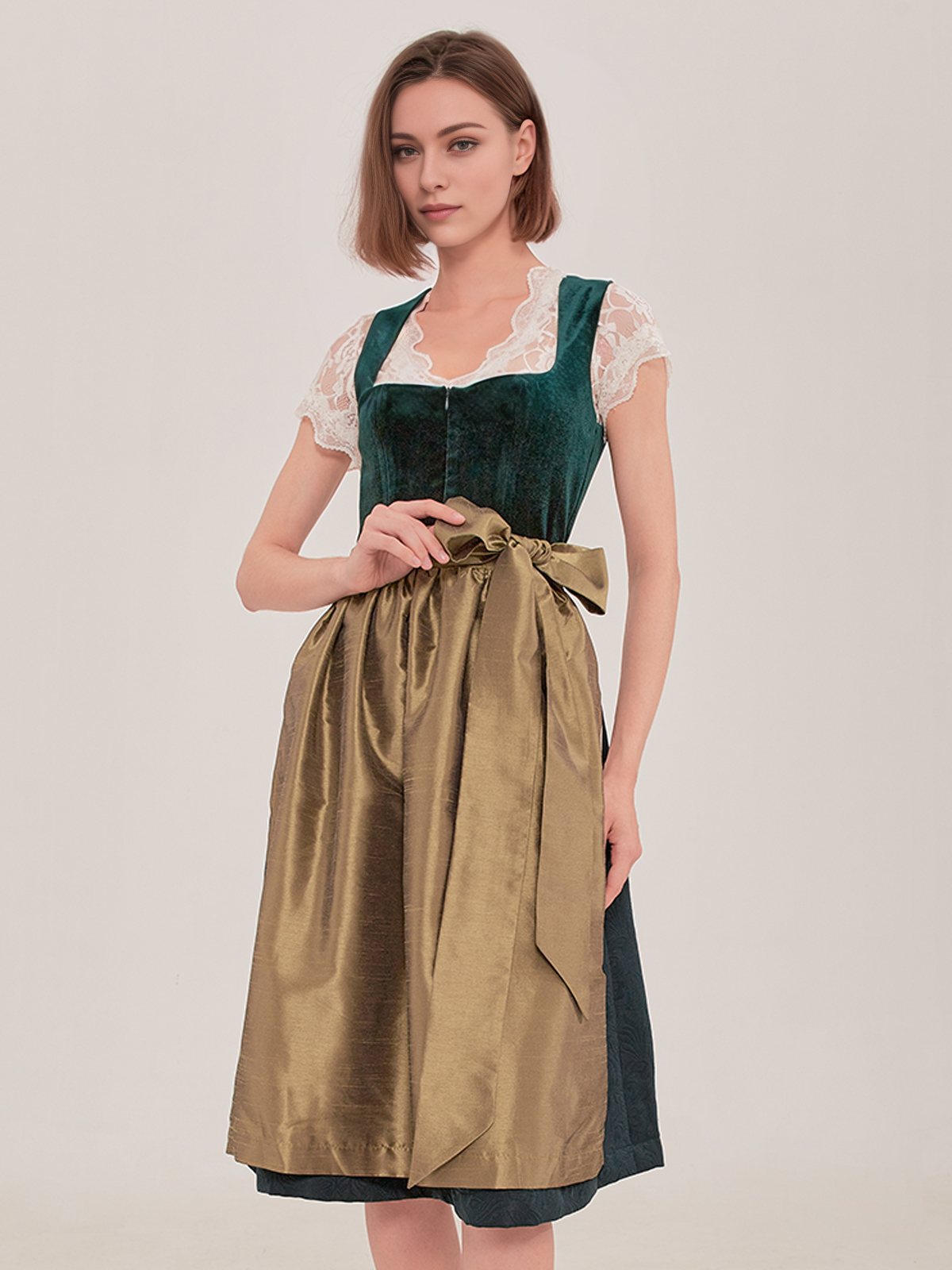 Modernes grünes Dirndl mit frischem Blumenmuster