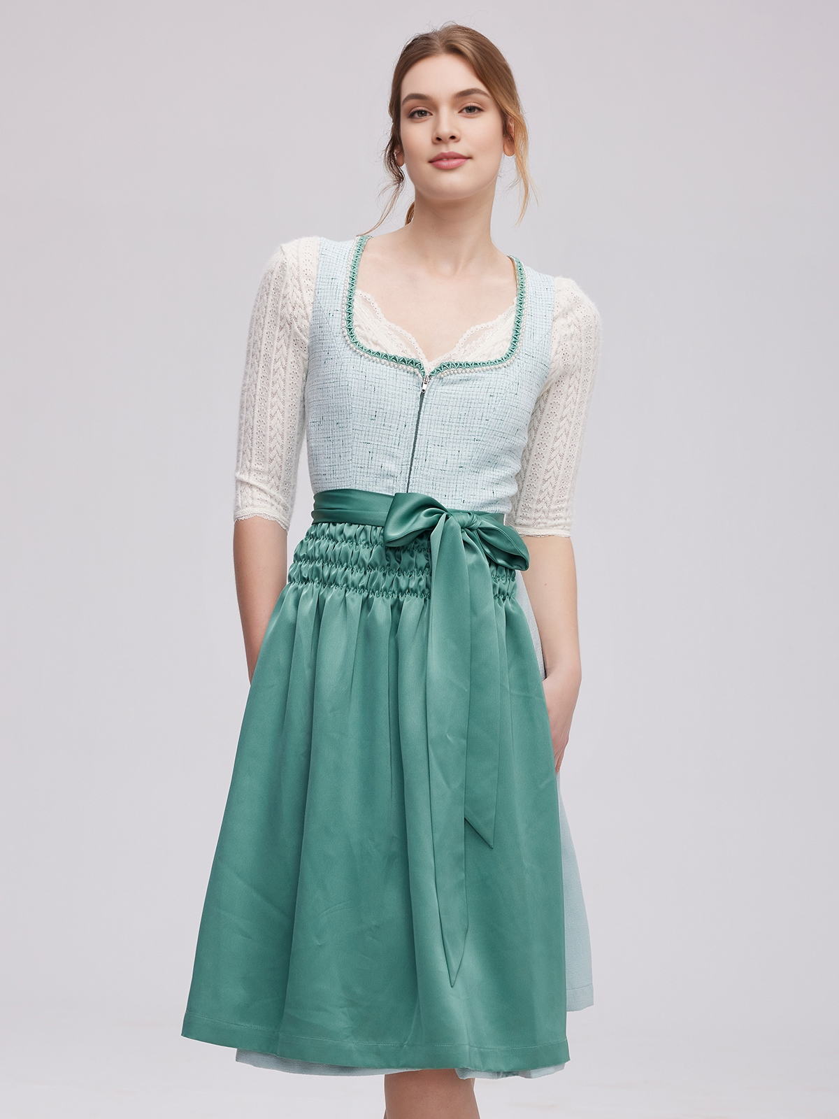 Elegantes grünes Ehreer Dirndl